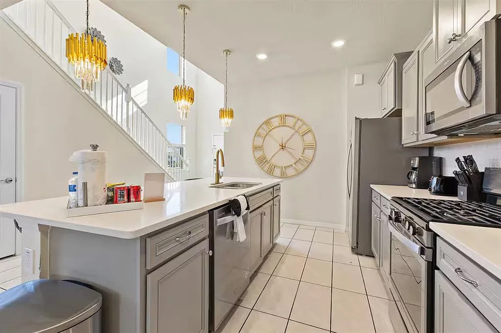 6 bed, 4.5 bath, 3176 sqft, $4,500 — Photo 4