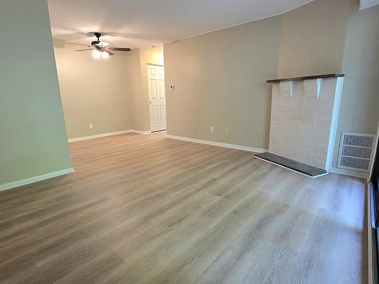 705 Meadowbrook Dr #705 — Photo 3