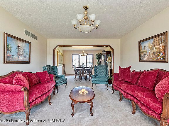 5th image of 4908 Aspen Dr