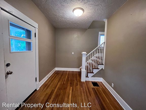 3rd image of 1040 Powers Ave NW