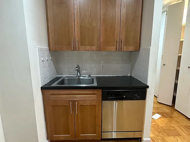 555 E 78th St #6E — Photo 12