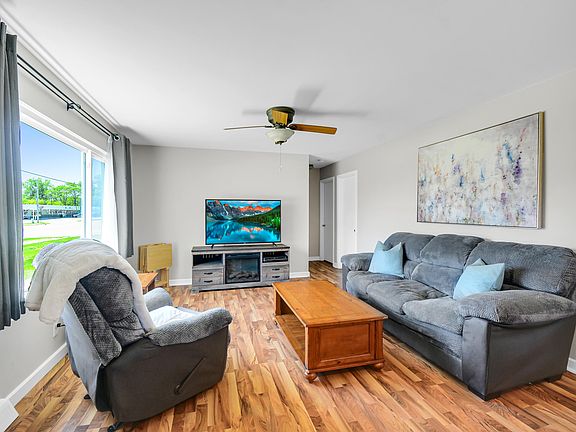 2nd image of 620 E Glen Park Ave