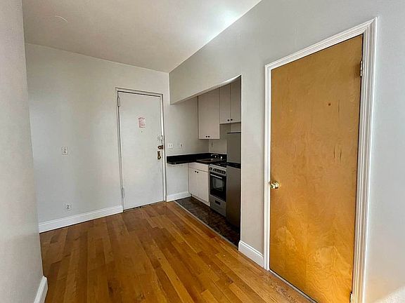 3rd image of 132 Thompson St APT 22