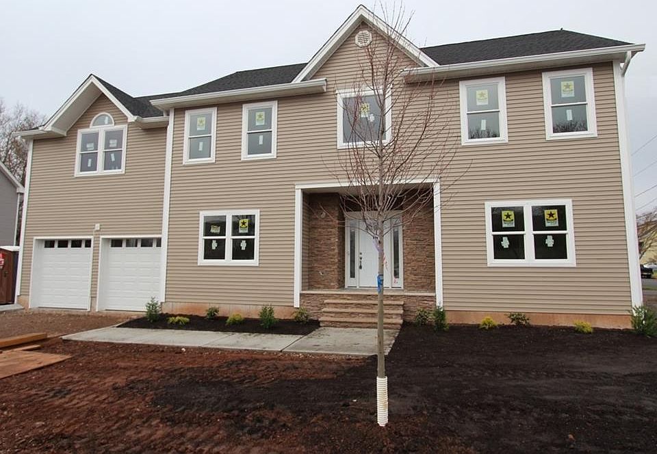 2nd image of 300 Beatrice Pl
