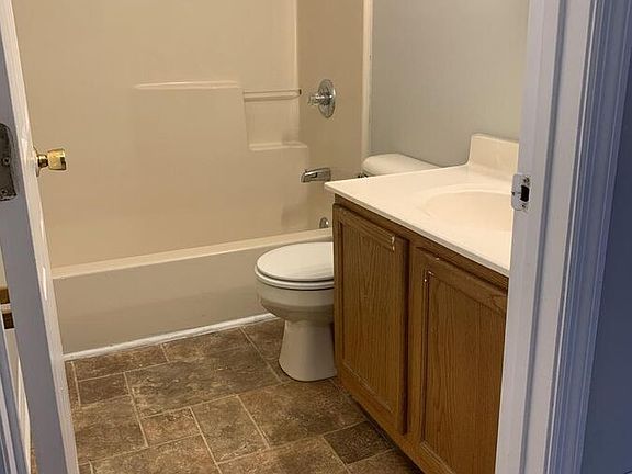 3rd image of 100 Floyd Ct
