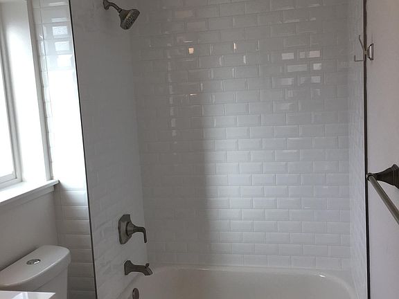 4th image of 831 Ryland St