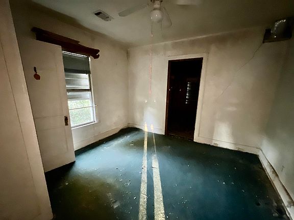 5th image of 1004 N Kirk St