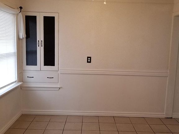 3rd image of 8643 Westwood St