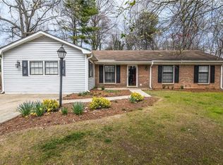 2710 Regents Park Ln, Greensboro, NC 27455