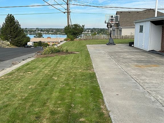 3rd image of 2070 S Crestmont Drive