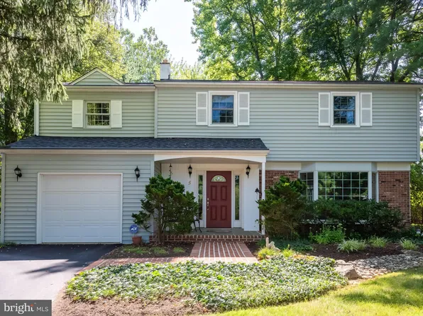 5 Tudor Ln, Downingtown, PA 19335