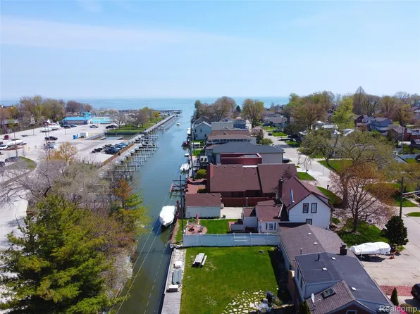 22419 Milner St, Saint Clair Shores, MI 48081