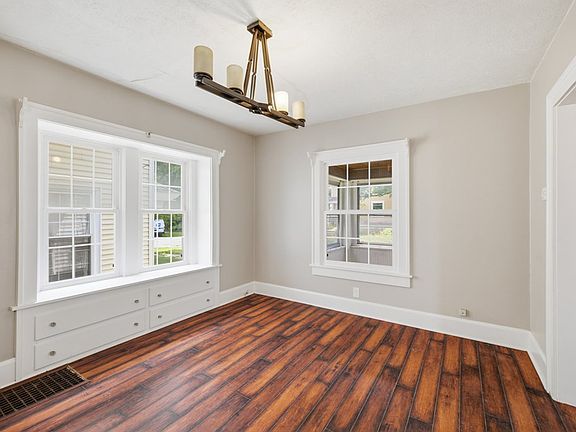 4th image of 242 E Walnut St