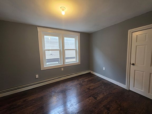 3rd image of 182 Ocean St Floor 2