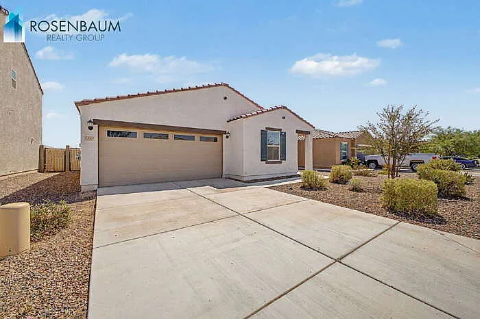 3 bed, 2.0 bath, 1605 sqft, $1,699 — Photo 3
