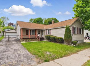 910 S 19th St, Manitowoc, WI 54220