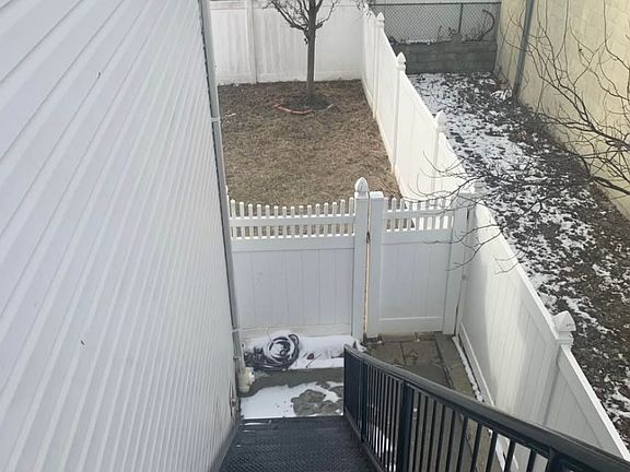 5th image of 333 Beach 38th St #3