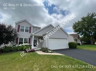 652 Green Meadow Ln, Geneva, IL 60134
