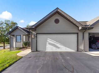 5334 Dierks Dr, Rockford, IL 61108