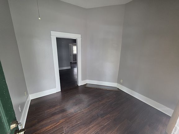 4th image of 516 E 31st St