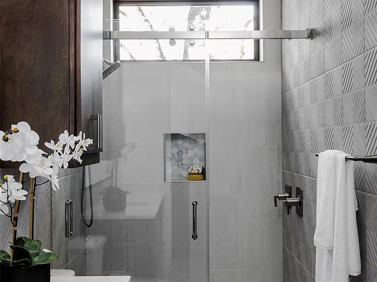 2504 Bluffview Dr — Photo 29