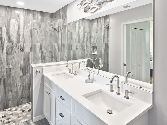 5th image of 10275 Bismark Palm Way APT 1111