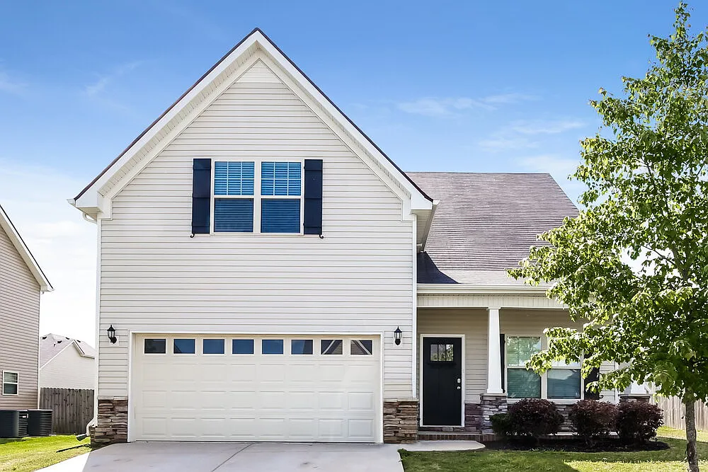 4 bed, 2.5 bath, 1900 sqft, $3,220 — Photo 1