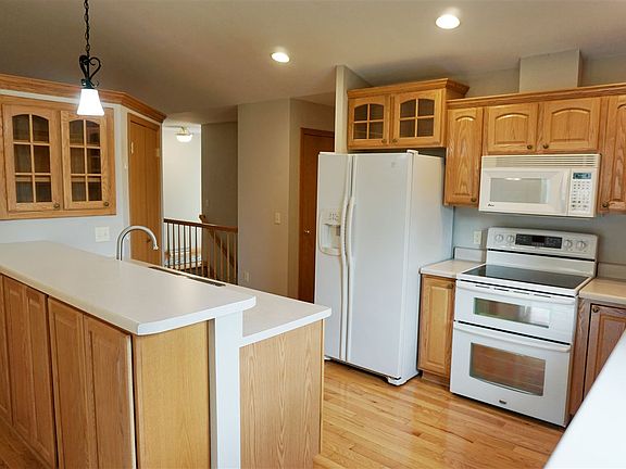 3rd image of 4346 Fox Hills Dr