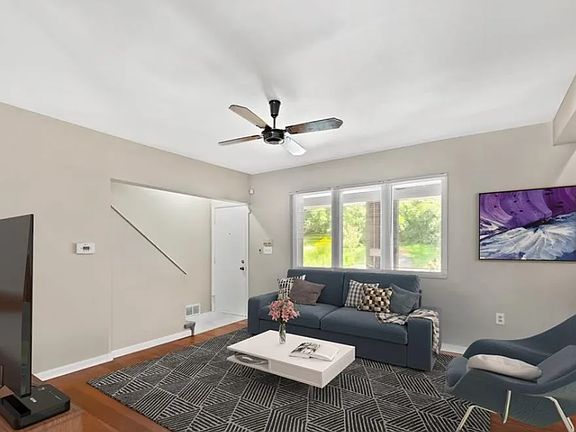 3rd image of 2324 Woodward Ave