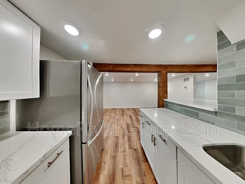 2 bed, 1.0 bath, 724 sqft, $1,425 — Photo 4