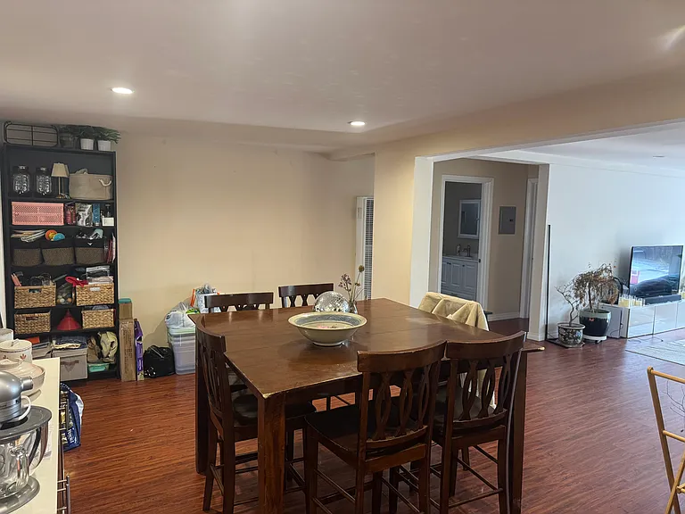 17011 S Berendo Ave — Photo 4