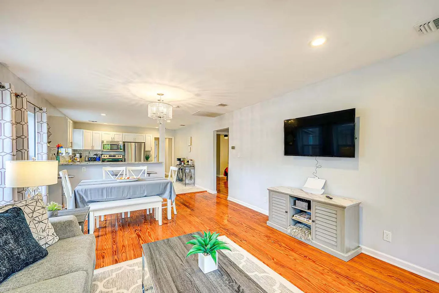 4 bed, 3.0 bath, 2249 sqft, $4,951 — Photo 3