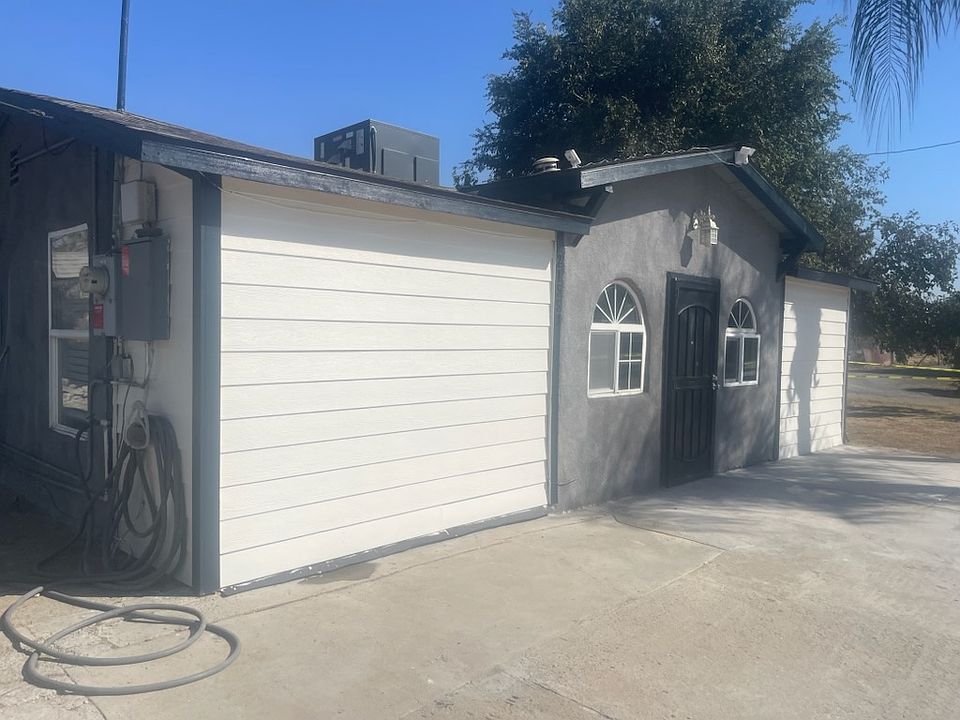 2nd image of 21559 Avenue 245 #2
