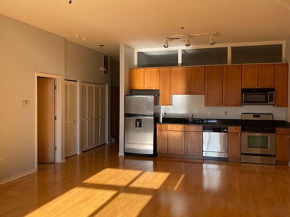 2nd image of 2915 N Clybourn Ave Unit 213
