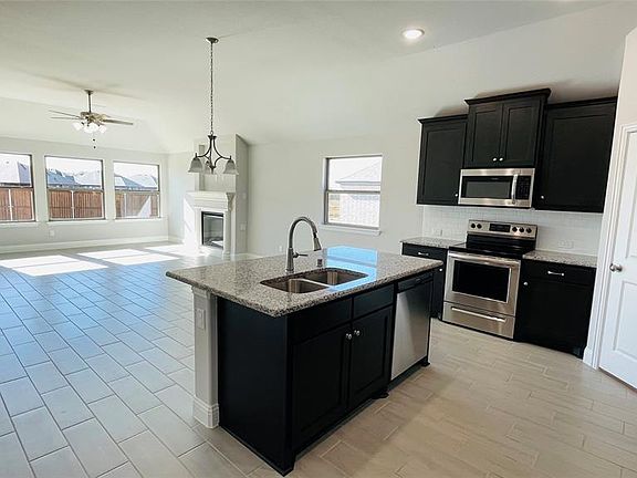 2nd image of 513 Redbud Dr #513