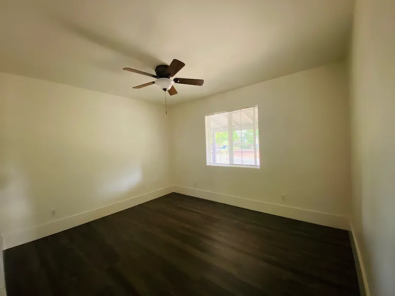 808 E 27th St — Photo 11