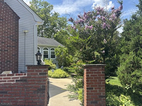3rd image of 8 Stiles Ln