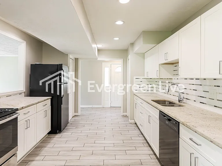 5815 Penfield Pl — Photo 6