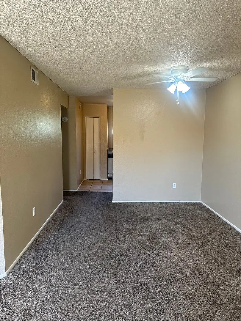 2 Bedroom Unit In Cactus Flats In Glendale — Photo 4