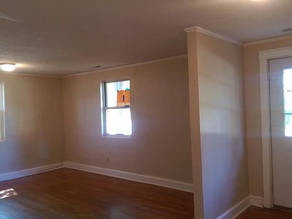 3rd image of 325B Chambers St