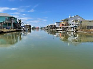 211 Sailfish Dr, Rockport, TX 78382