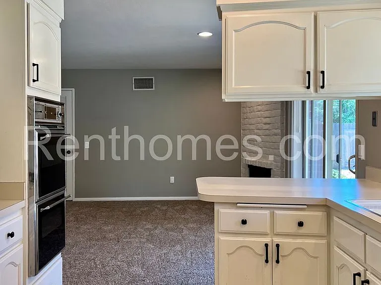 1426 Kingston Dr — Photo 7