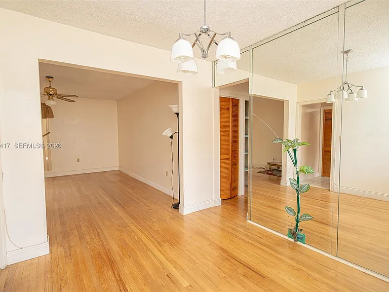 637 SW 11th St #6W — Photo 11