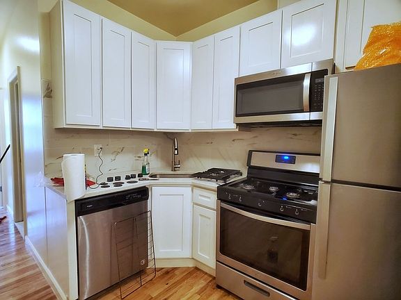 2nd image of 836 Hart St #2K