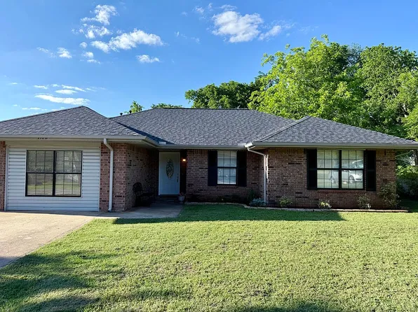 1102 W Atoka Ave, Sulphur, OK 73086