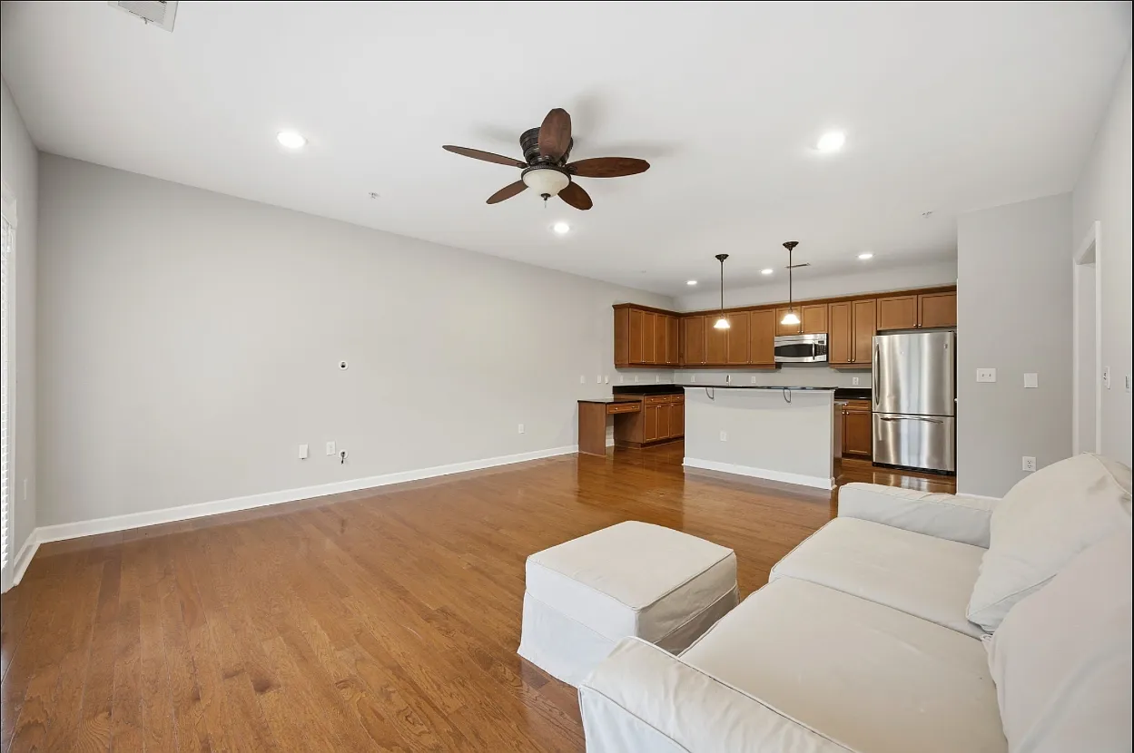 1 bed, 822 sqft, $1,550 — Photo 4