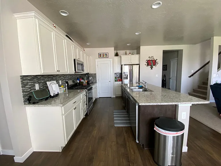 1141 W Woodchest St — Photo 3
