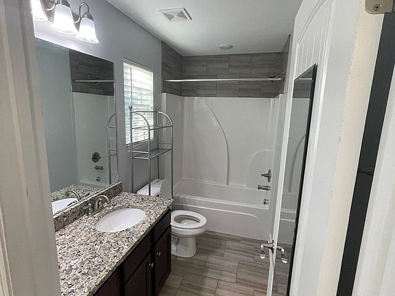 5th image of 513 Crestland Ave