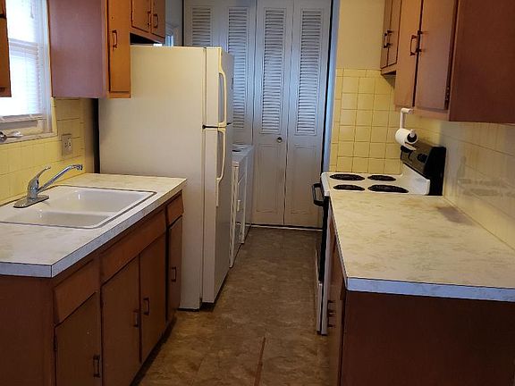 3rd image of 565 West Ave APT 14