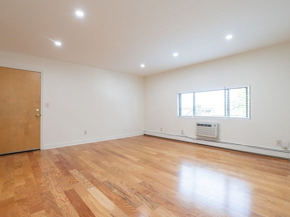 2nd image of 146 Willow St APT 21